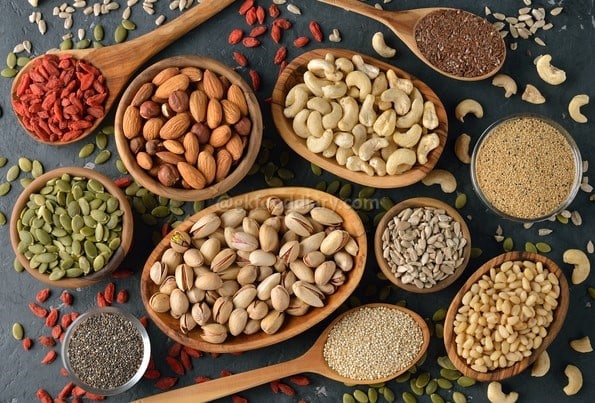 Foods to avoid feeding baby - nuts and seeds