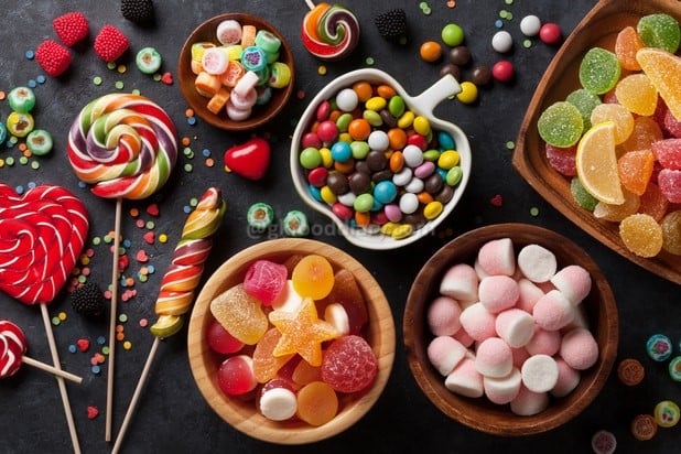 Foods to avoid feeding baby - sweet hard candy