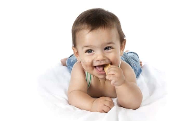 Tips to Soothe a Teething Baby - Use baby biscuits